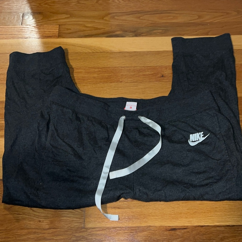 Nike Women's Classic Cropped Joggers Dark Gray